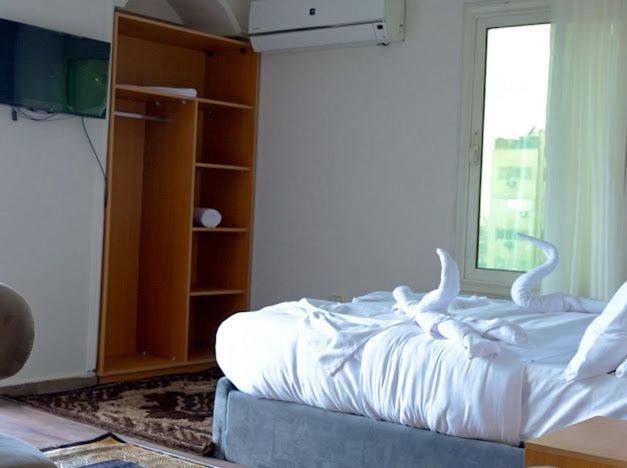 Three pyramids view & jacuzzi - Photo 61