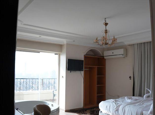 Three pyramids view & jacuzzi - Photo 71