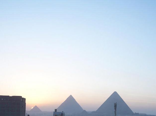 Three pyramids view & jacuzzi - Photo 37