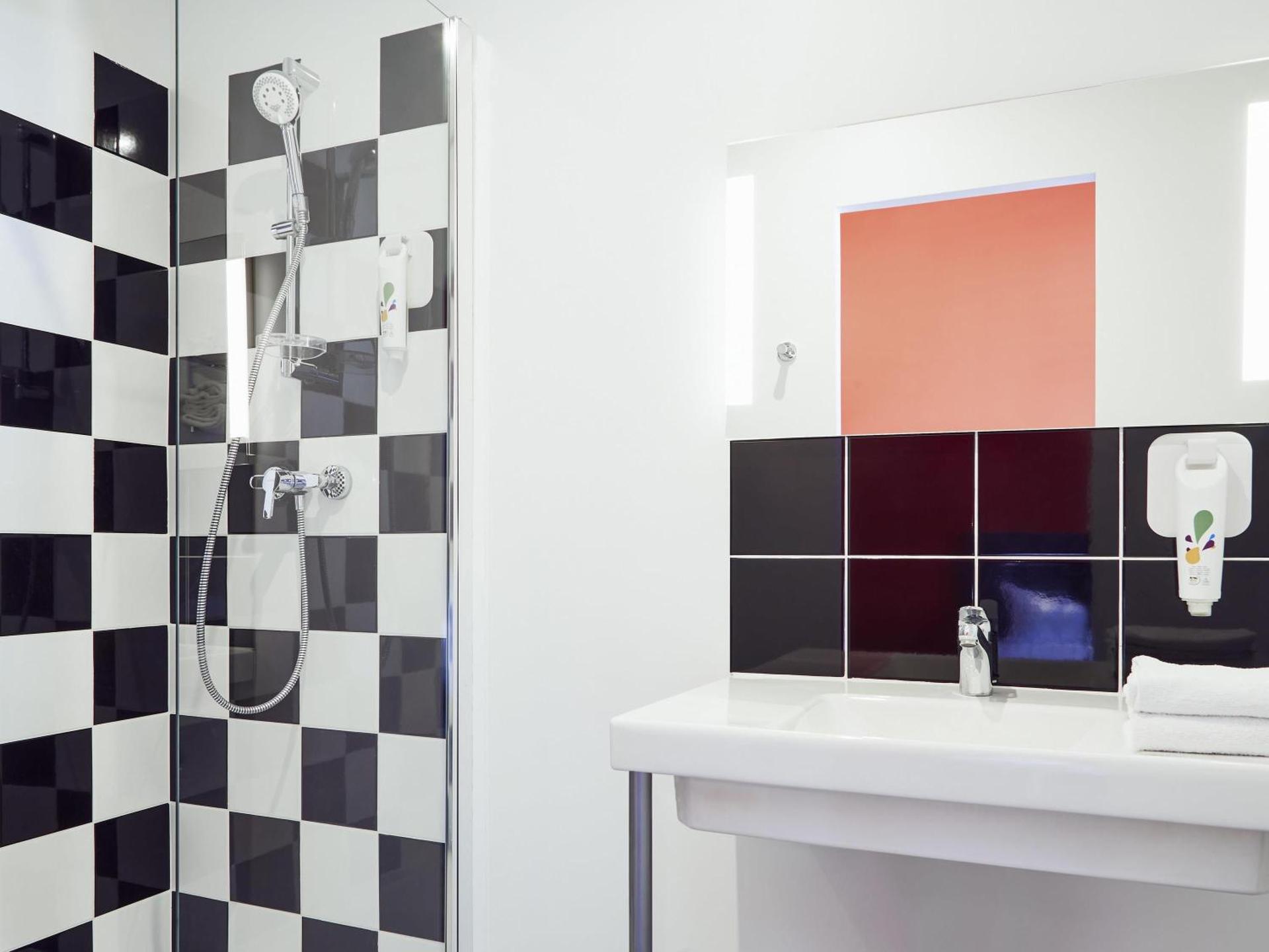 Standard One Double Bed - Photo 3