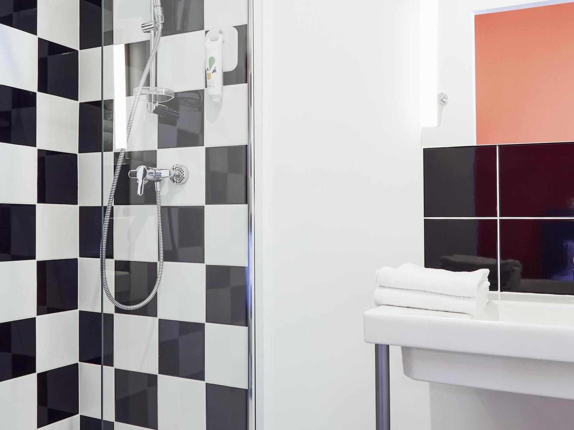 Standard One Double Bed - Photo 2