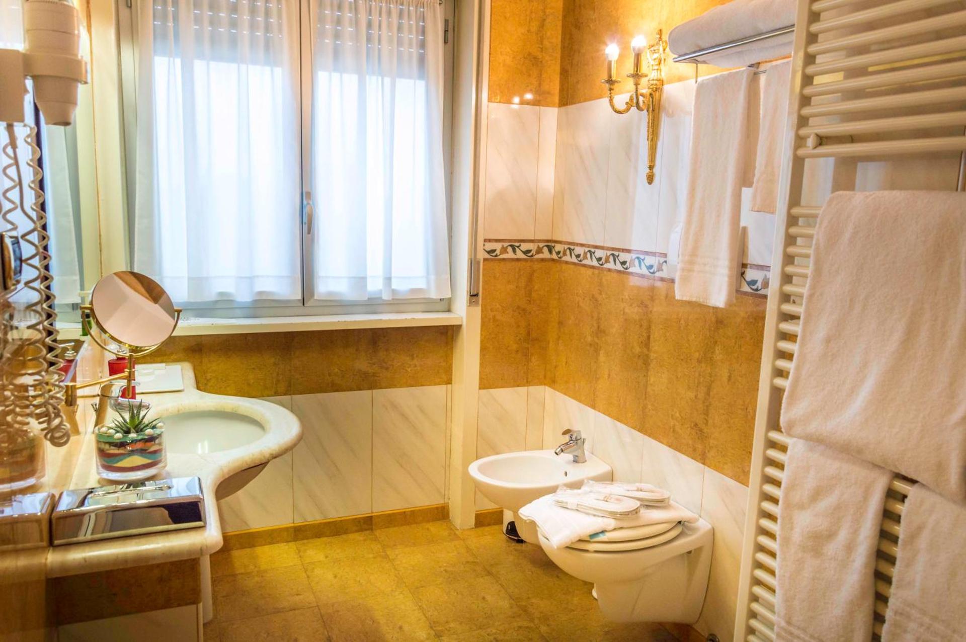 LVG Hotel Collection - La Bussola - Photo 40