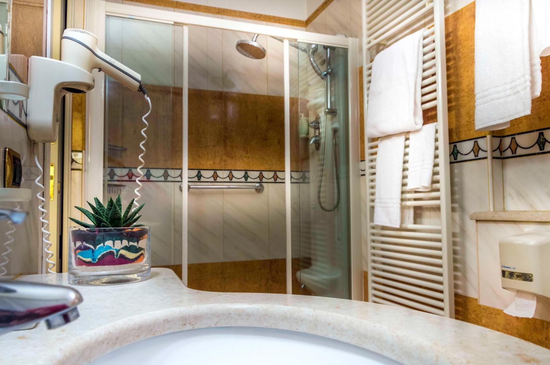 LVG Hotel Collection - La Bussola - Photo 7