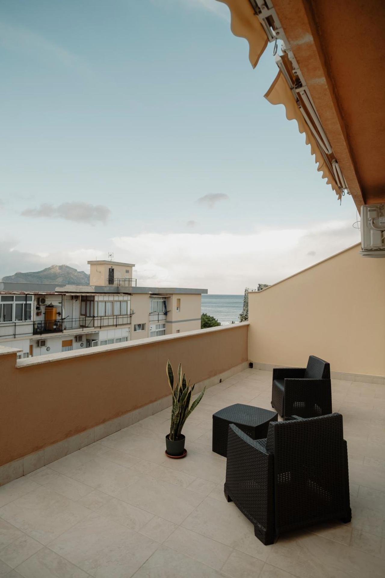 Sarina's apartment - Photo 4