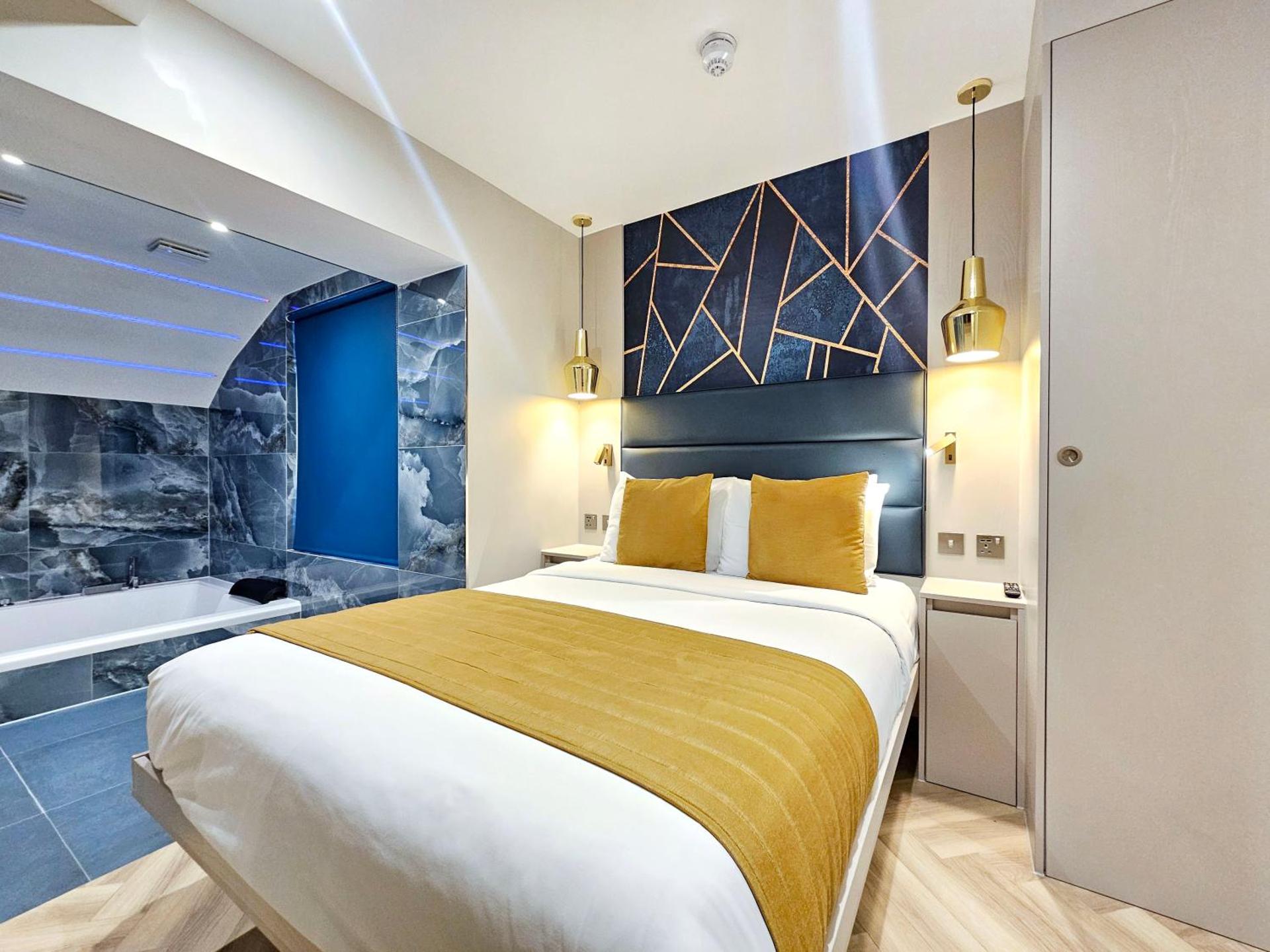 Signature Jacuzzi Suite