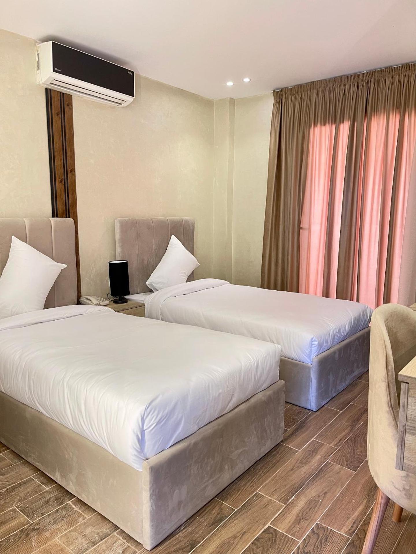 Cleo Patra Pyramids Tower Inn - Photo 16