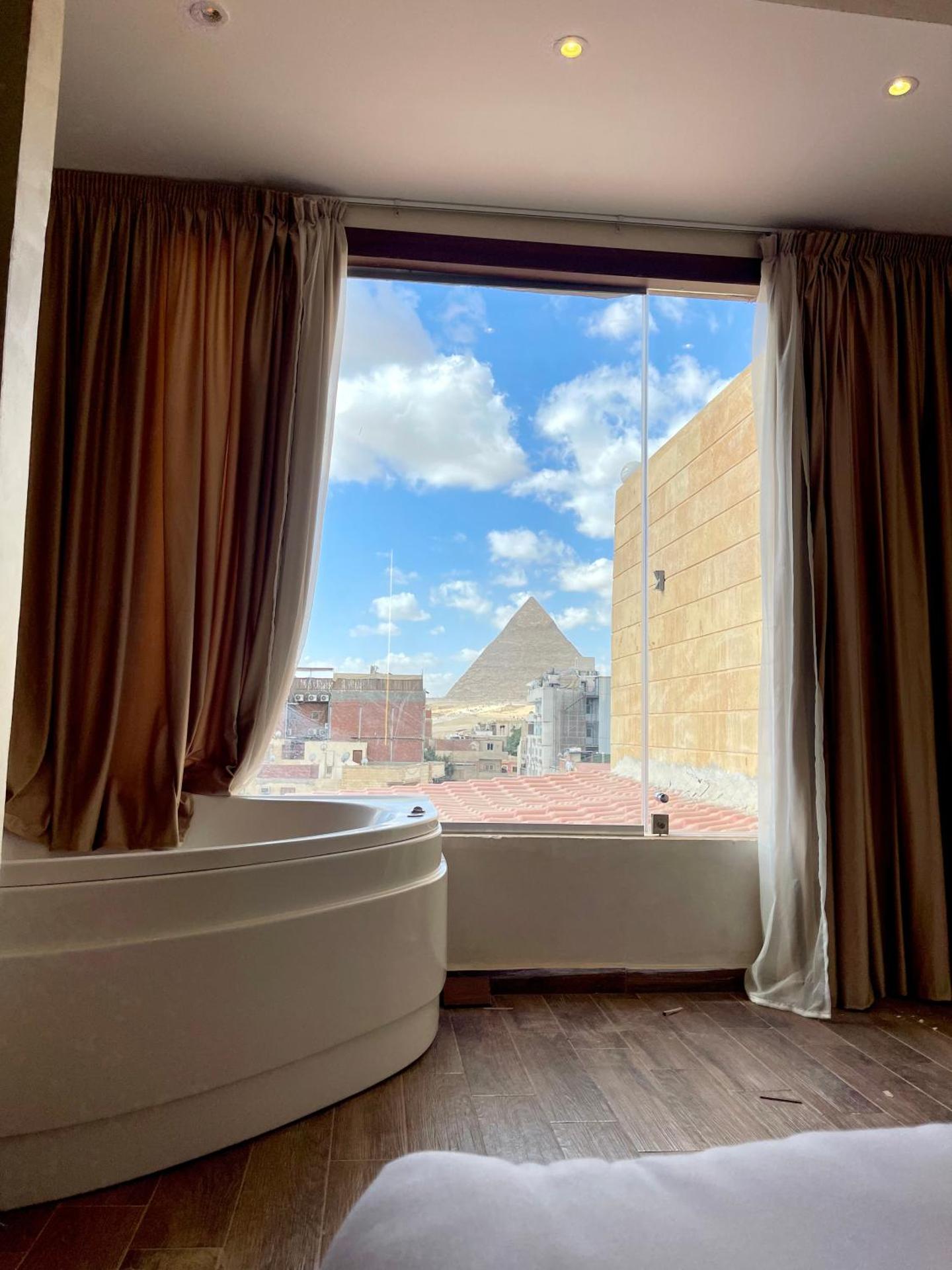 Cleo Patra Pyramids Tower Inn - Photo 10