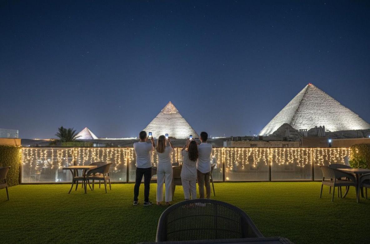 Pyramids A-Heaven Hotel and Rooftop Bedouin Tent