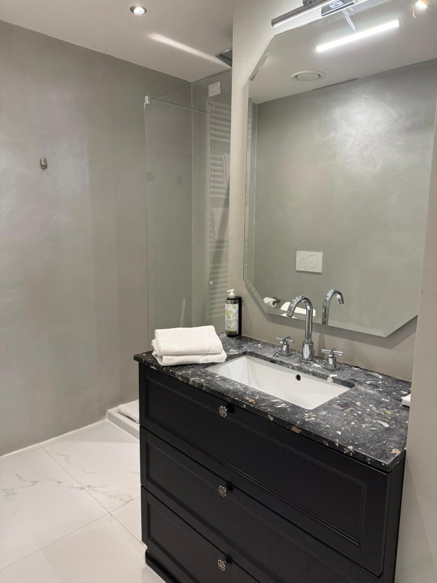 Mazzini Suites - Photo 2