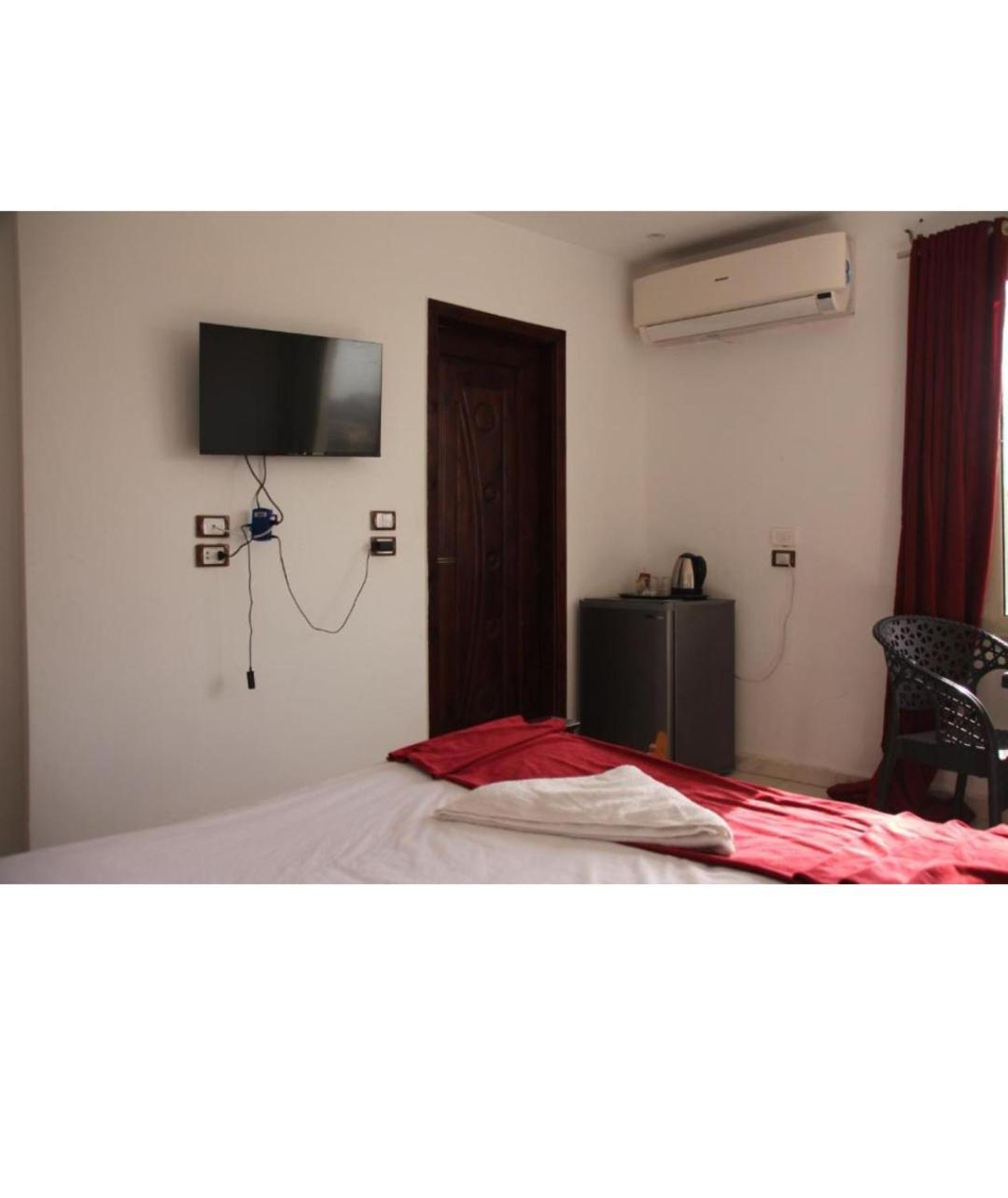 Classic Pyramids inn - Photo 14