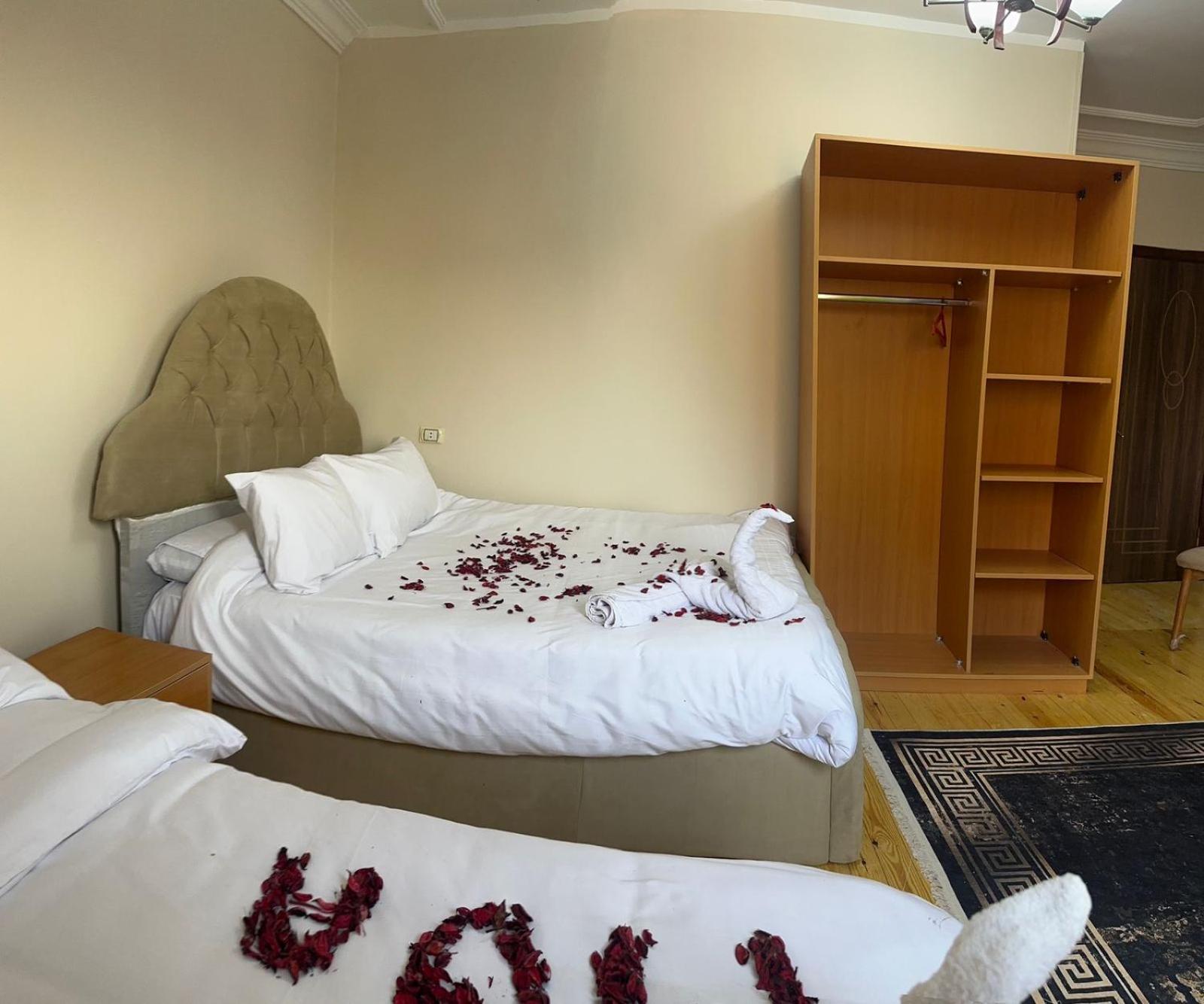 Three pyramids view & jacuzzi - Photo 83