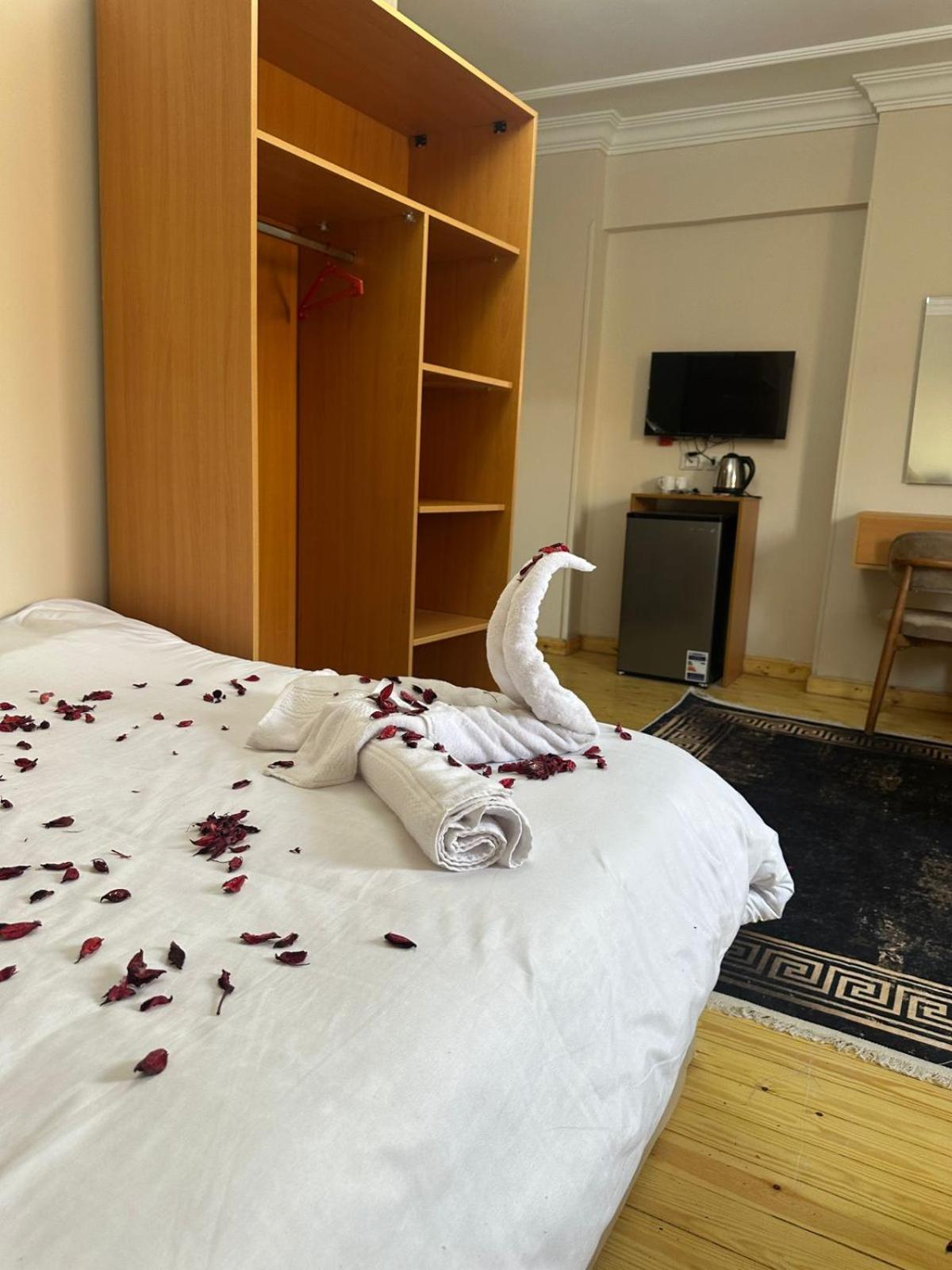 Three pyramids view & jacuzzi - Photo 78