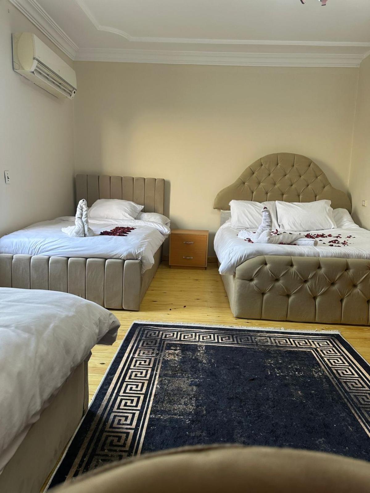 Three pyramids view & jacuzzi - Photo 90