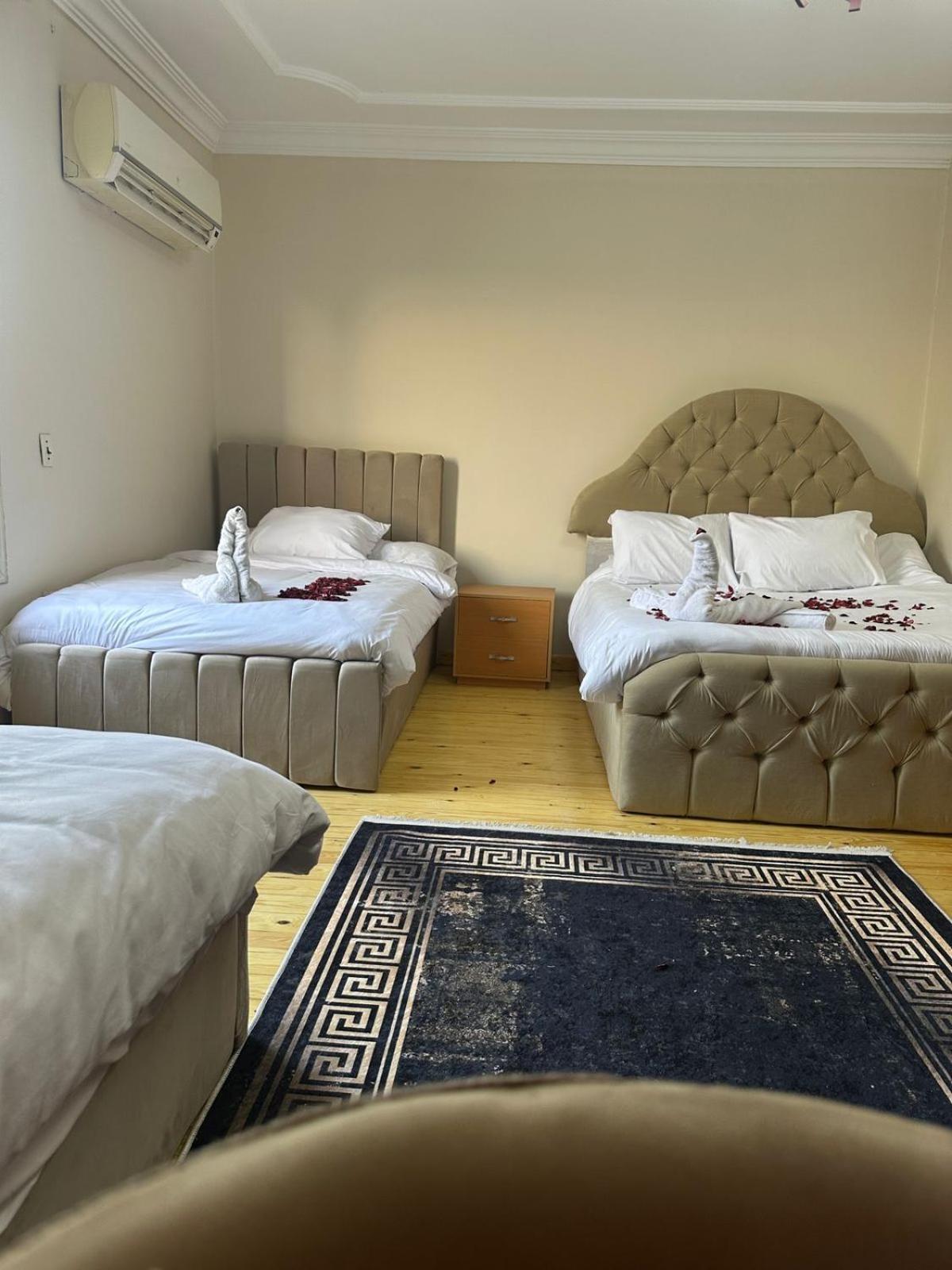 Three pyramids view & jacuzzi - Photo 87