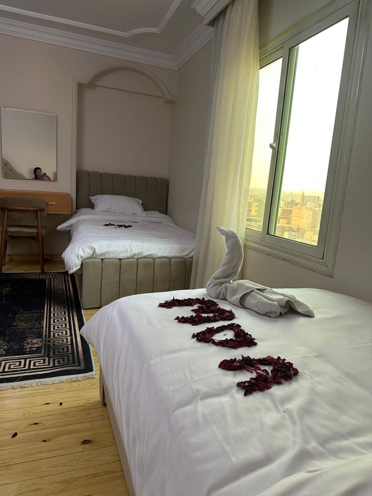 Three pyramids view & jacuzzi - Photo 89