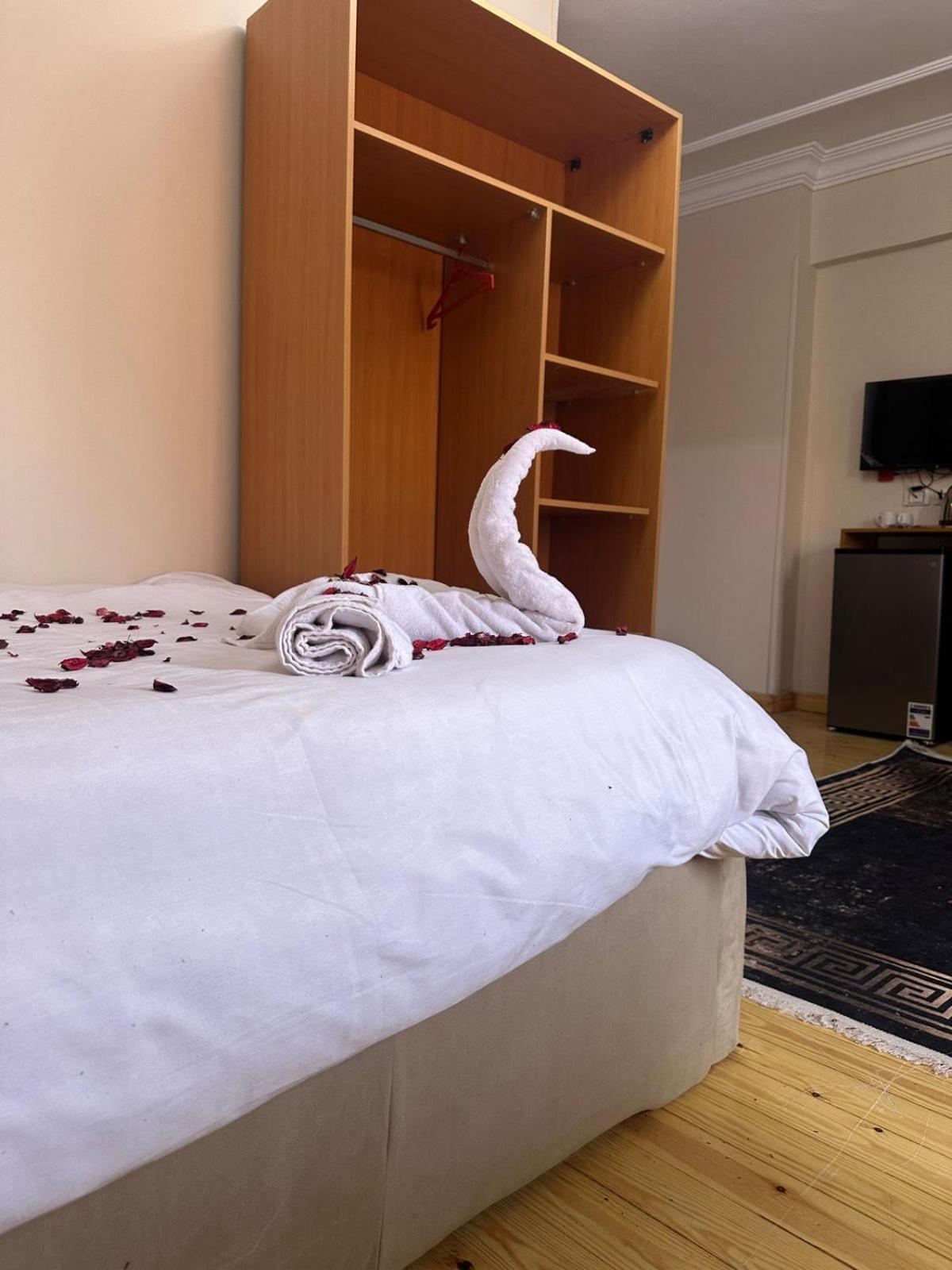 Three pyramids view & jacuzzi - Photo 91