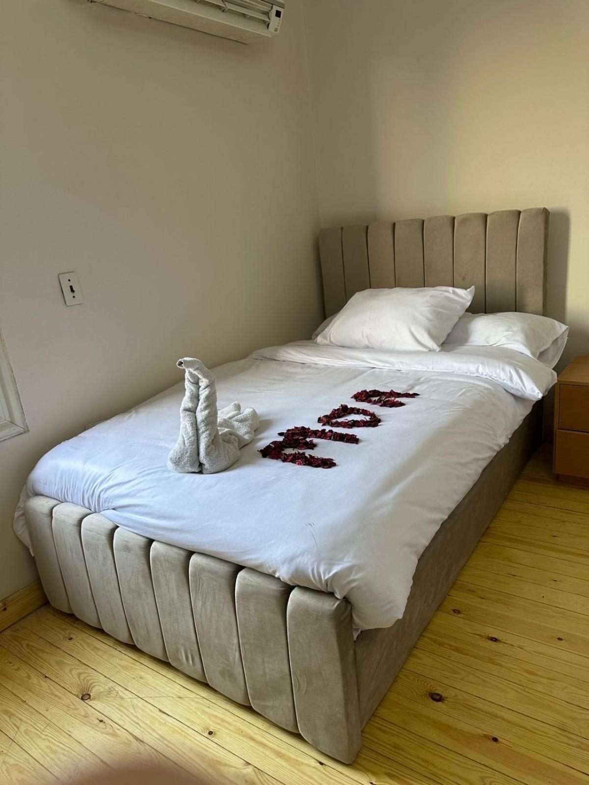 Three pyramids view & jacuzzi - Photo 96