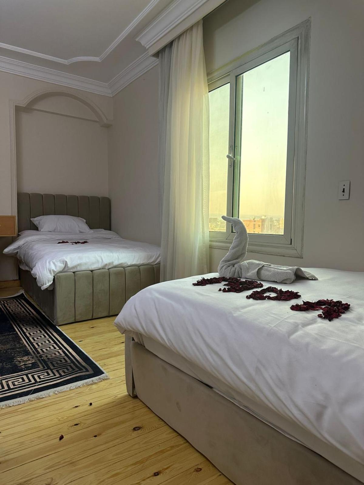 Three pyramids view & jacuzzi - Photo 95