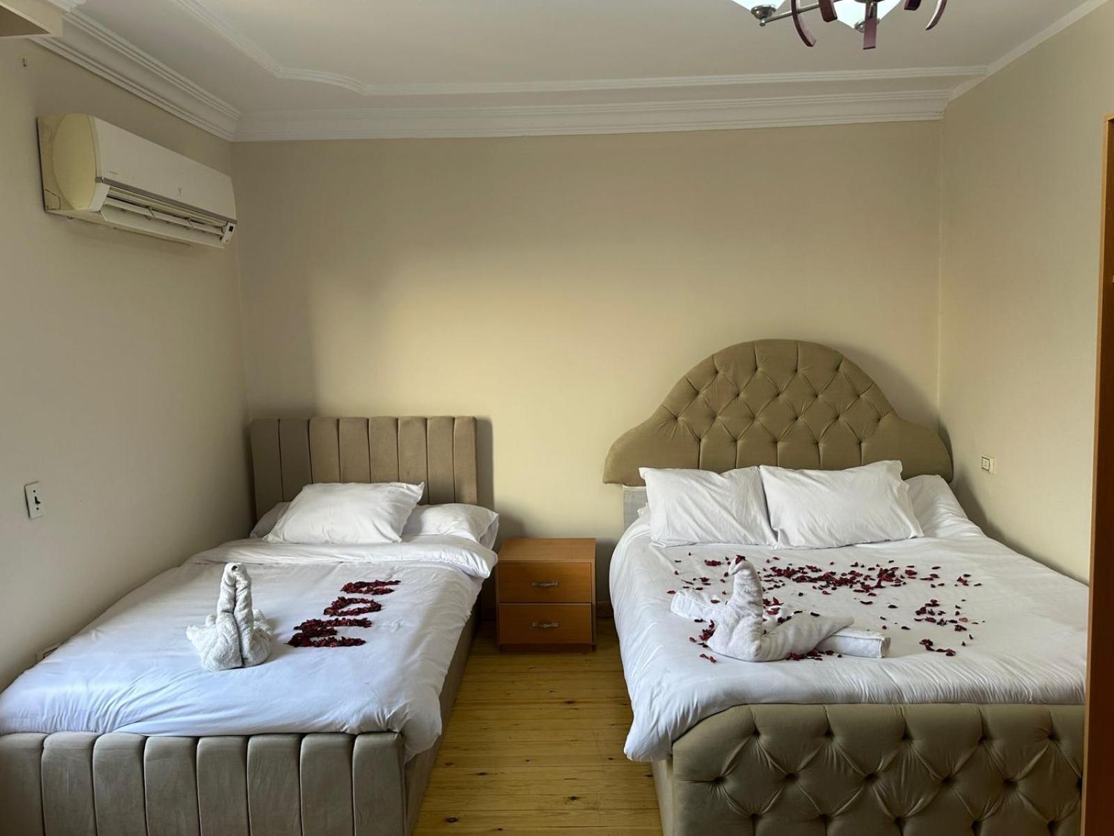 Three pyramids view & jacuzzi - Photo 109