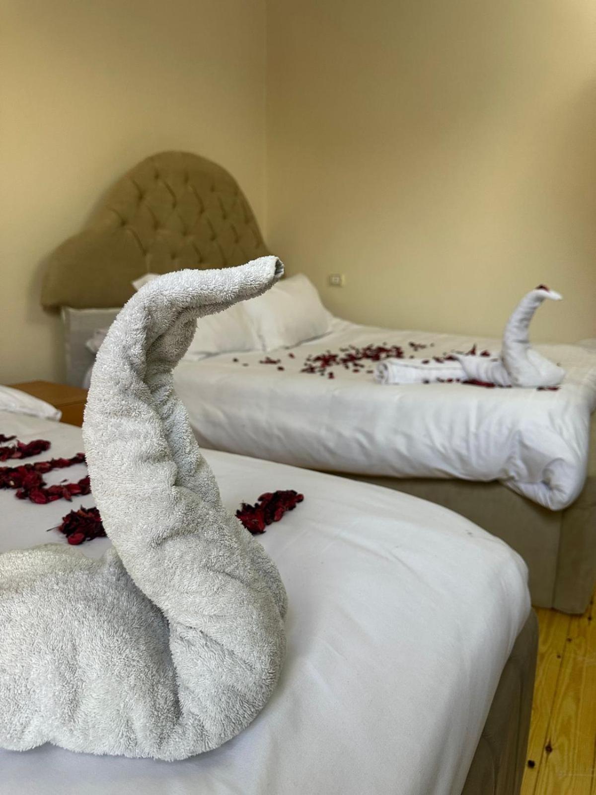 Three pyramids view & jacuzzi - Photo 108