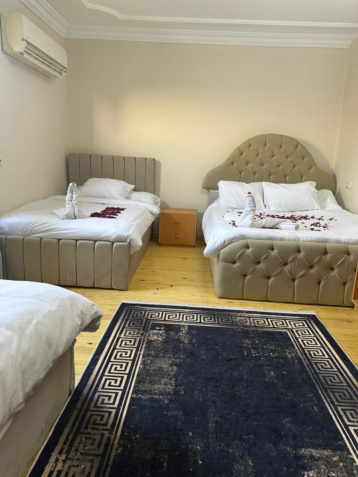 Three pyramids view & jacuzzi - Photo 105