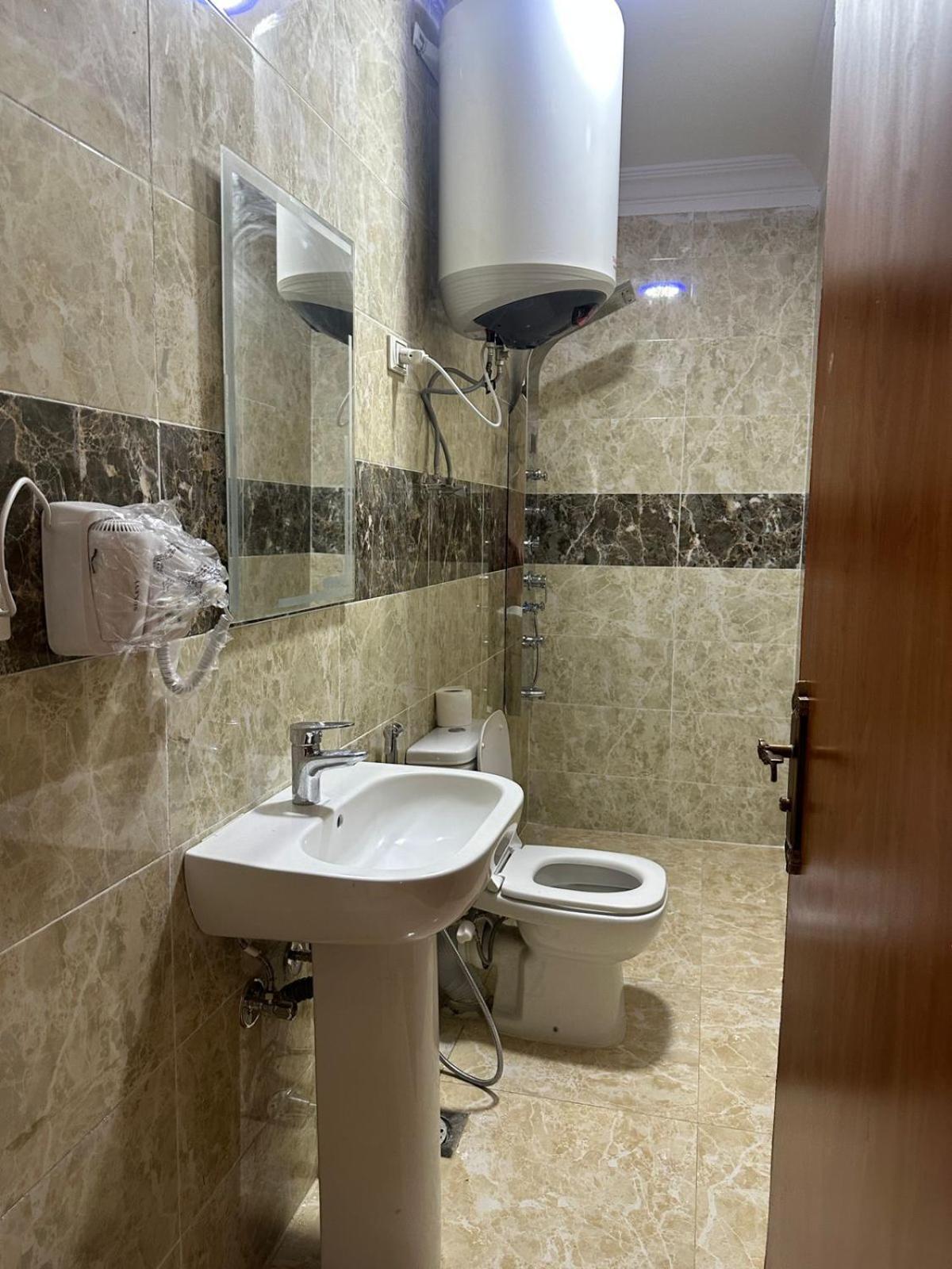 Three pyramids view & jacuzzi - Photo 116