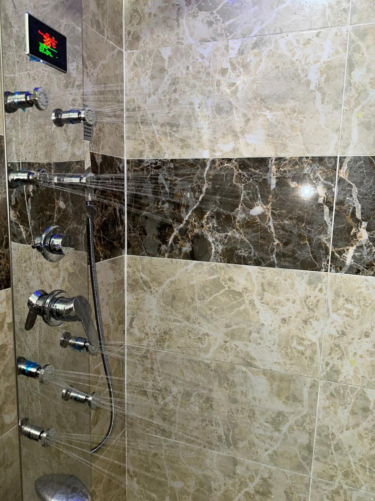 Three pyramids view & jacuzzi - Photo 118