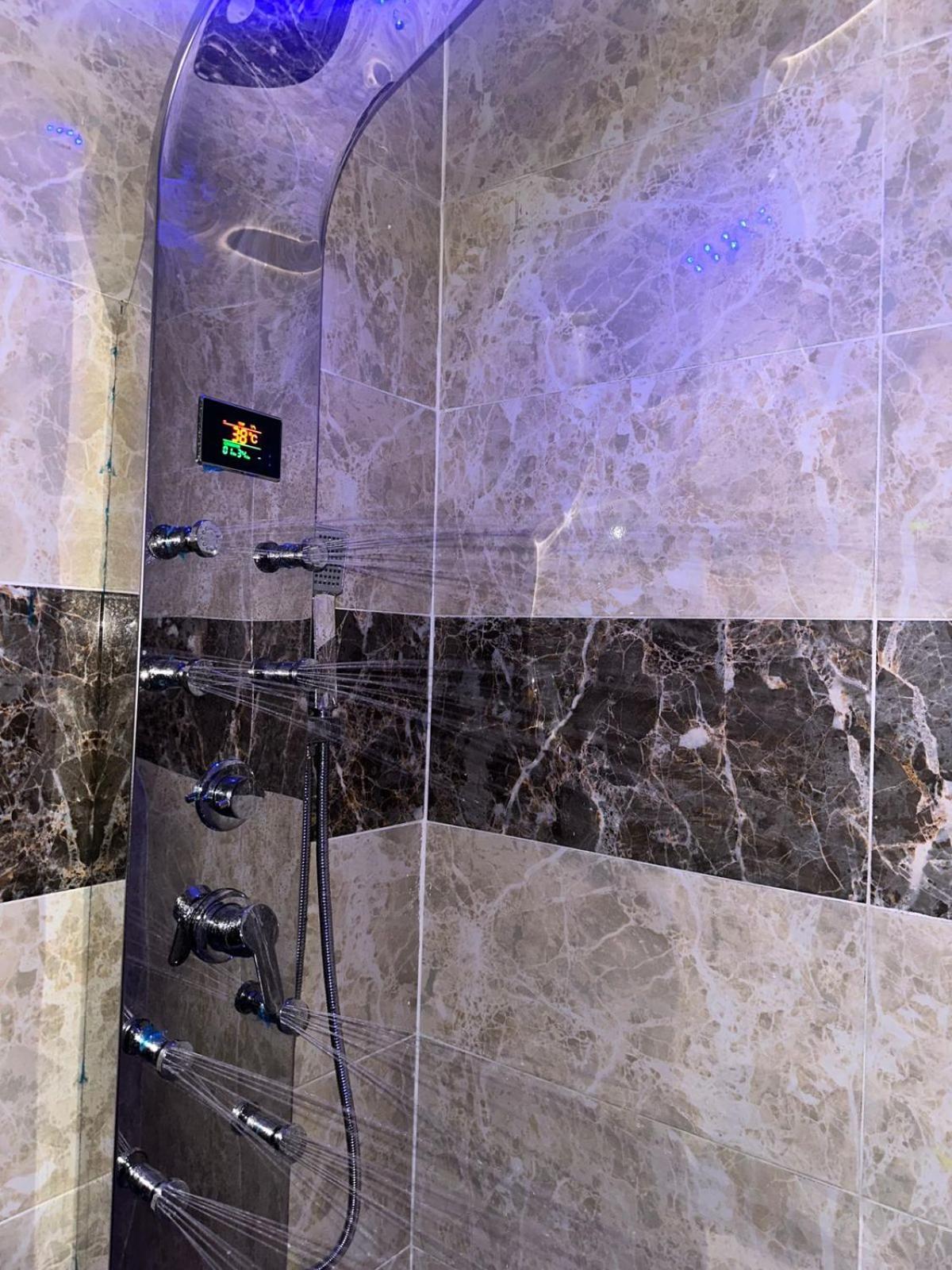 Three pyramids view & jacuzzi - Photo 115