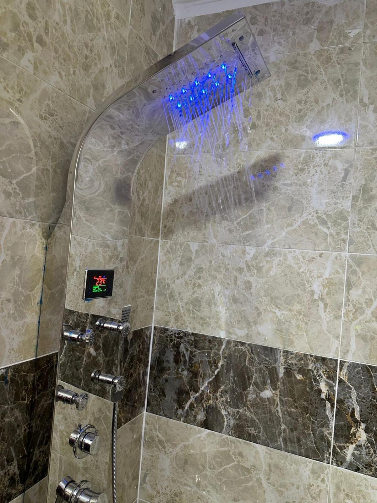 Three pyramids view & jacuzzi - Photo 114