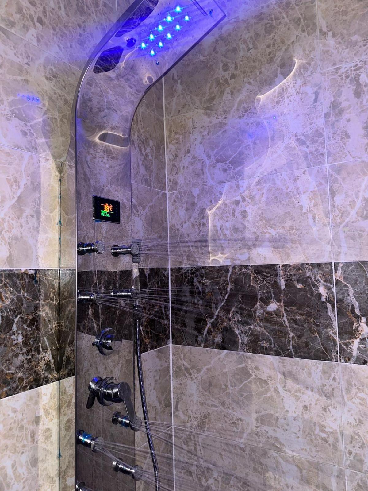 Three pyramids view & jacuzzi - Photo 119