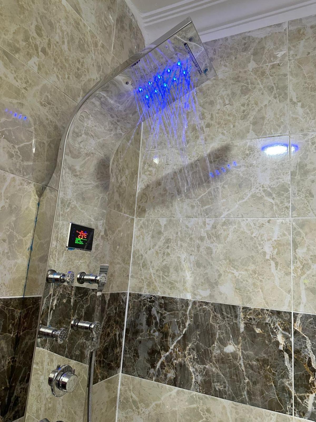 Three pyramids view & jacuzzi - Photo 112