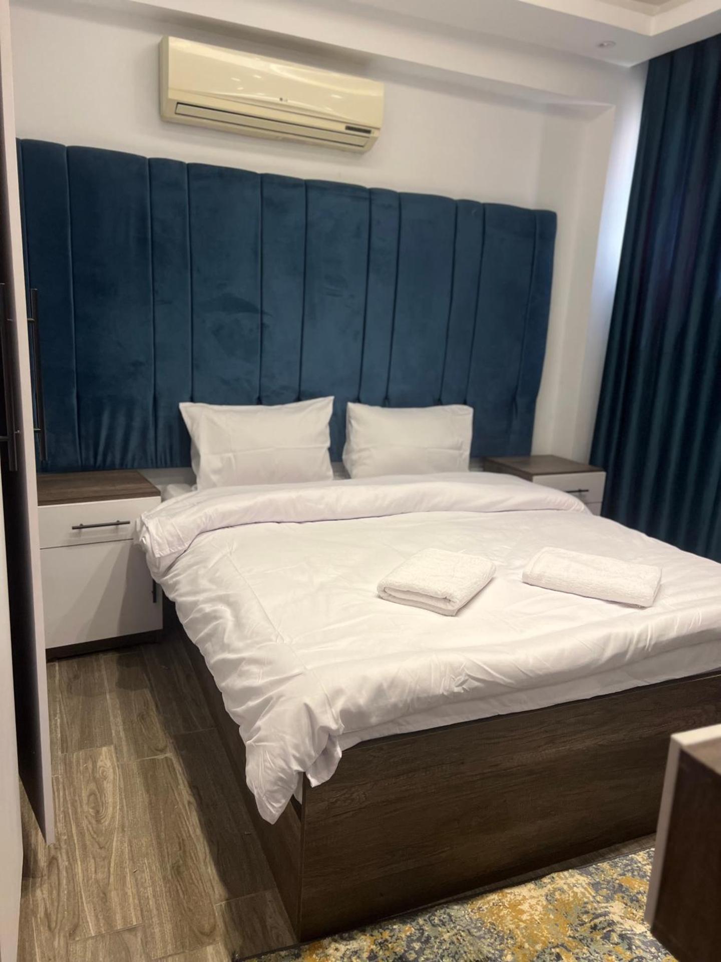 Gold pyramids view - Photo 7