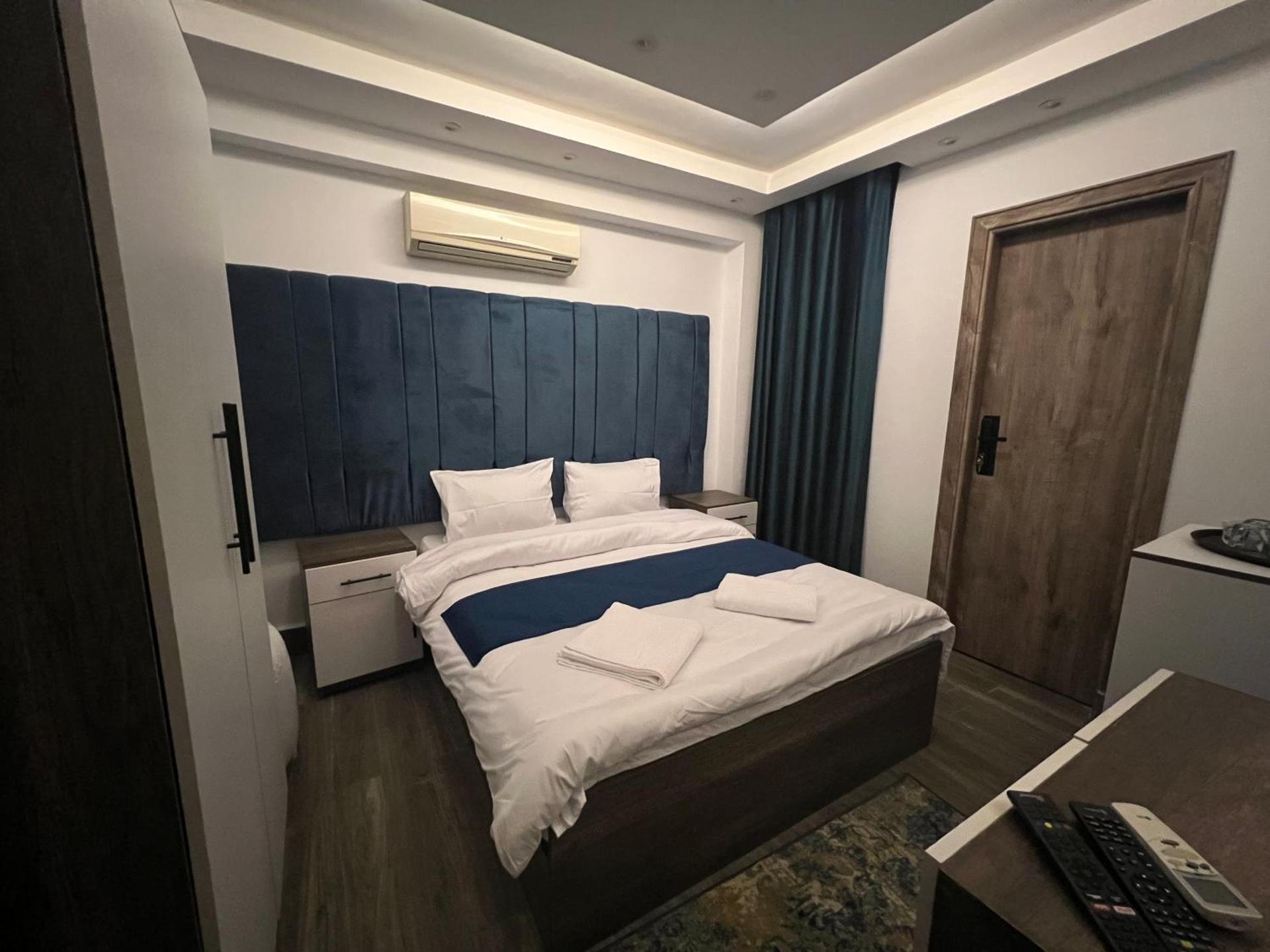 Gold pyramids view - Photo 6