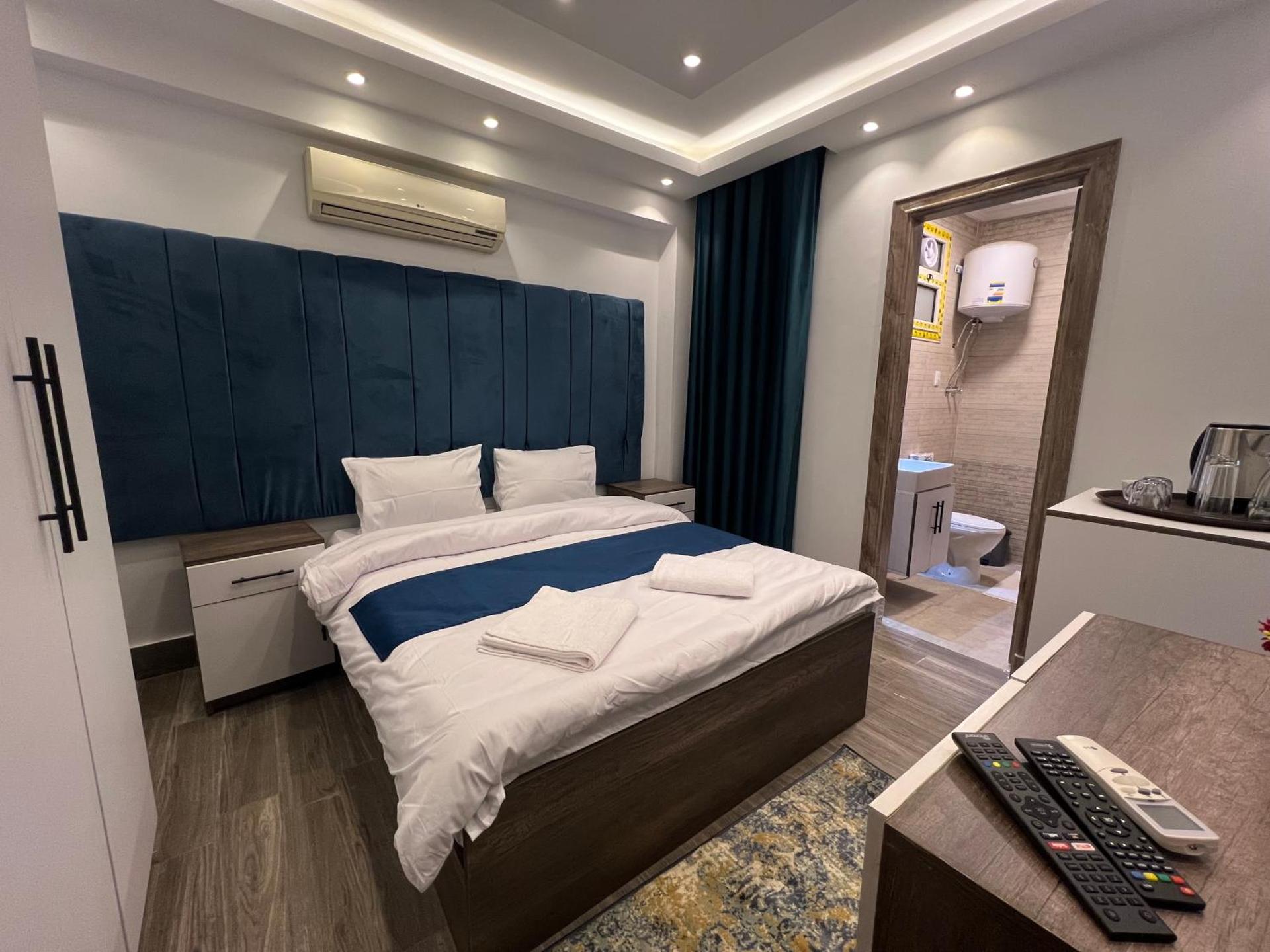 Gold pyramids view - Photo 4