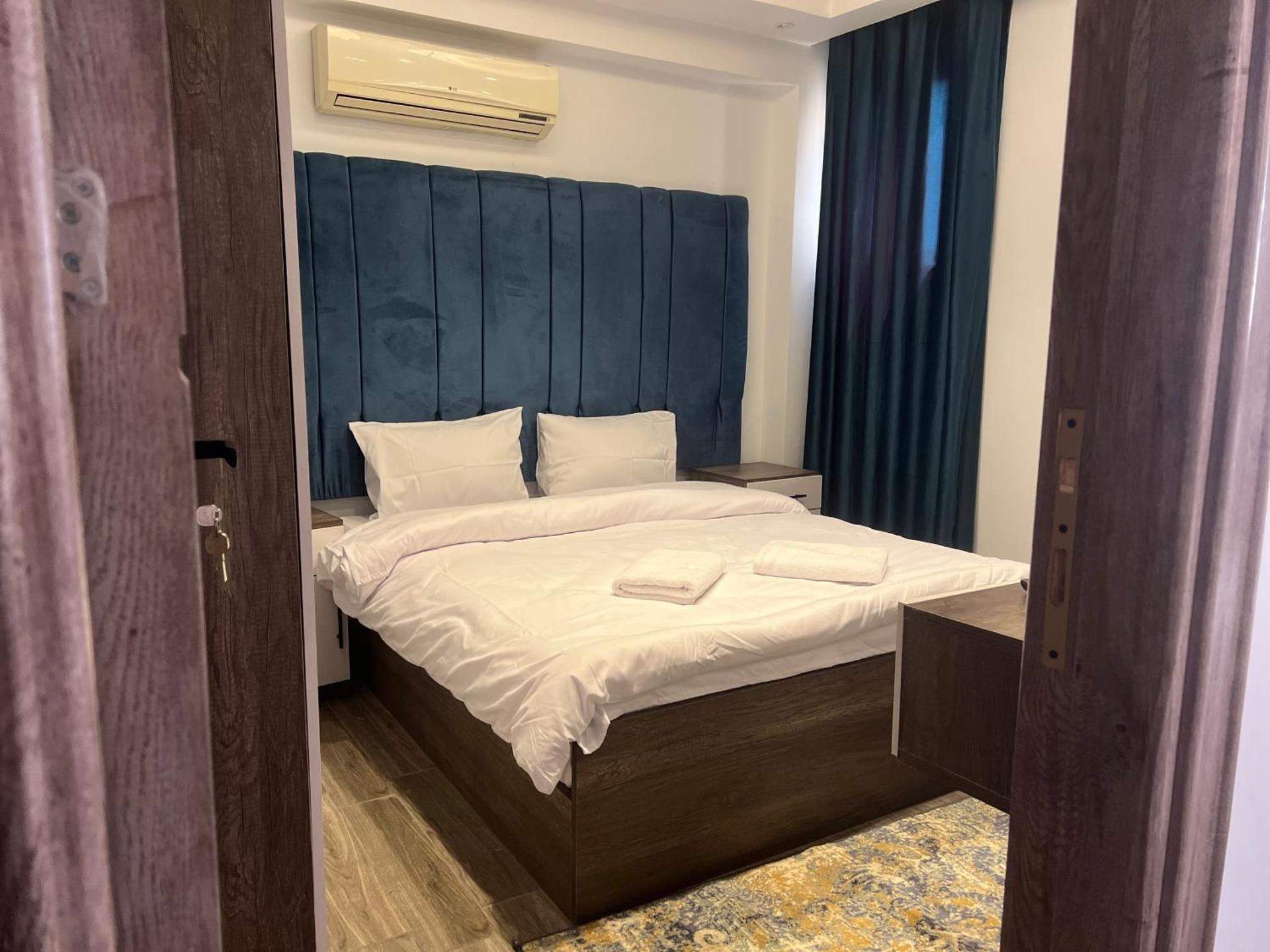 Gold pyramids view - Photo 3