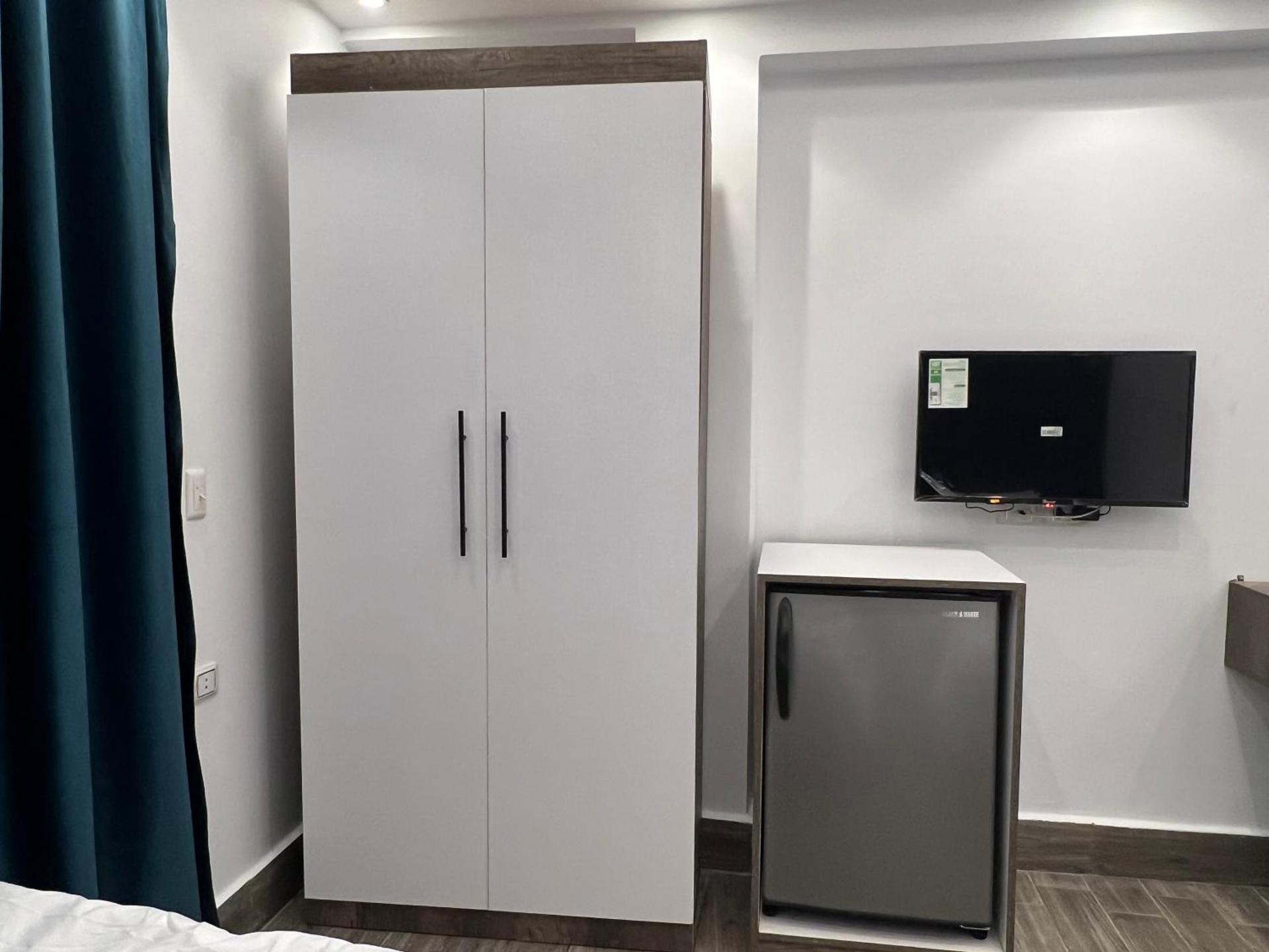 Gold pyramids view - Photo 9