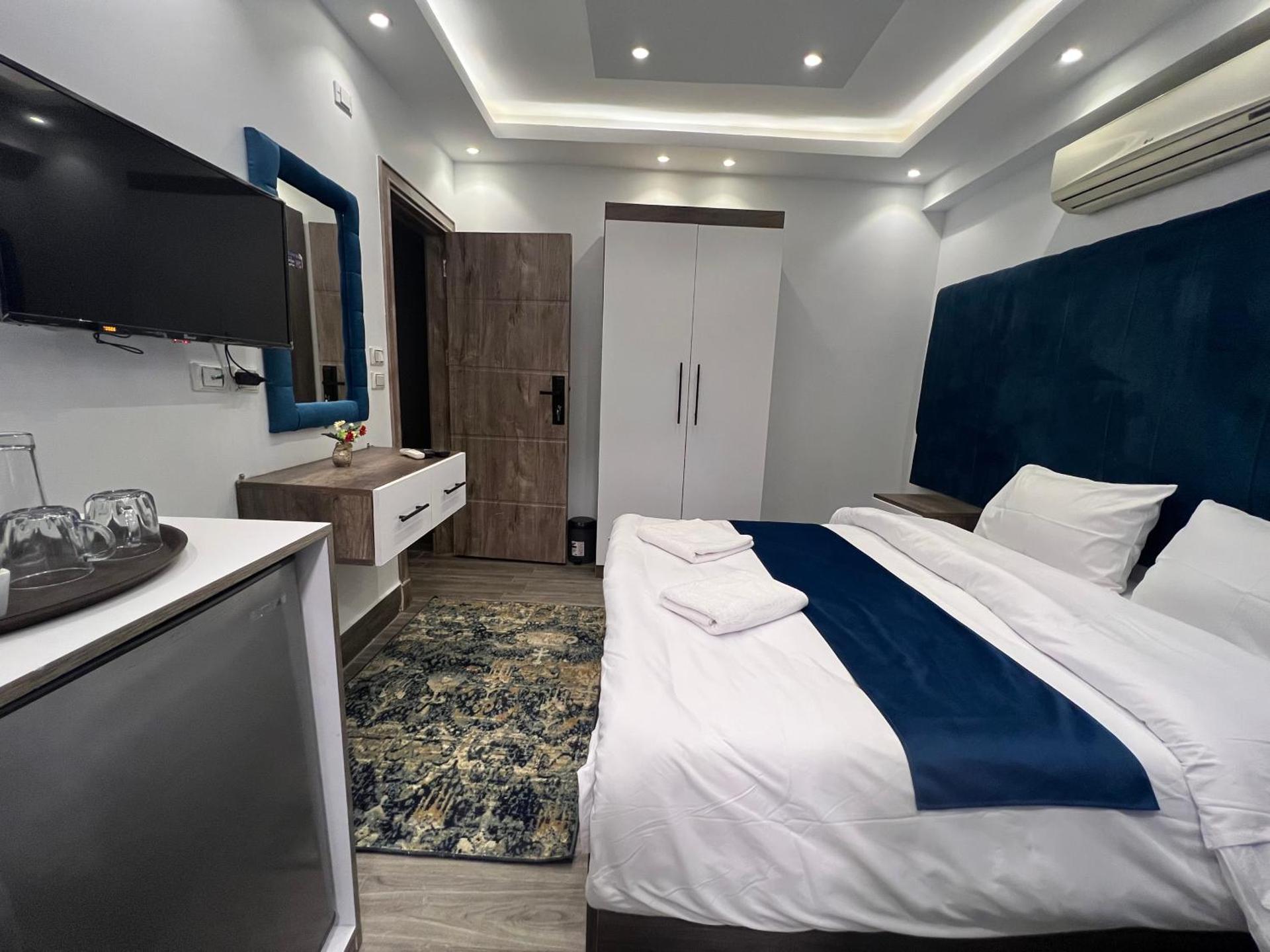 Gold pyramids view - Photo 12