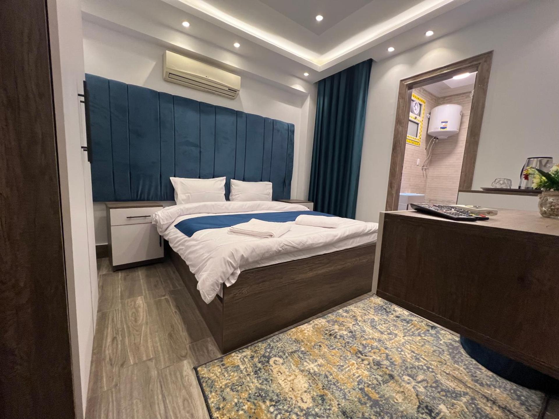 Gold pyramids view - Photo 11