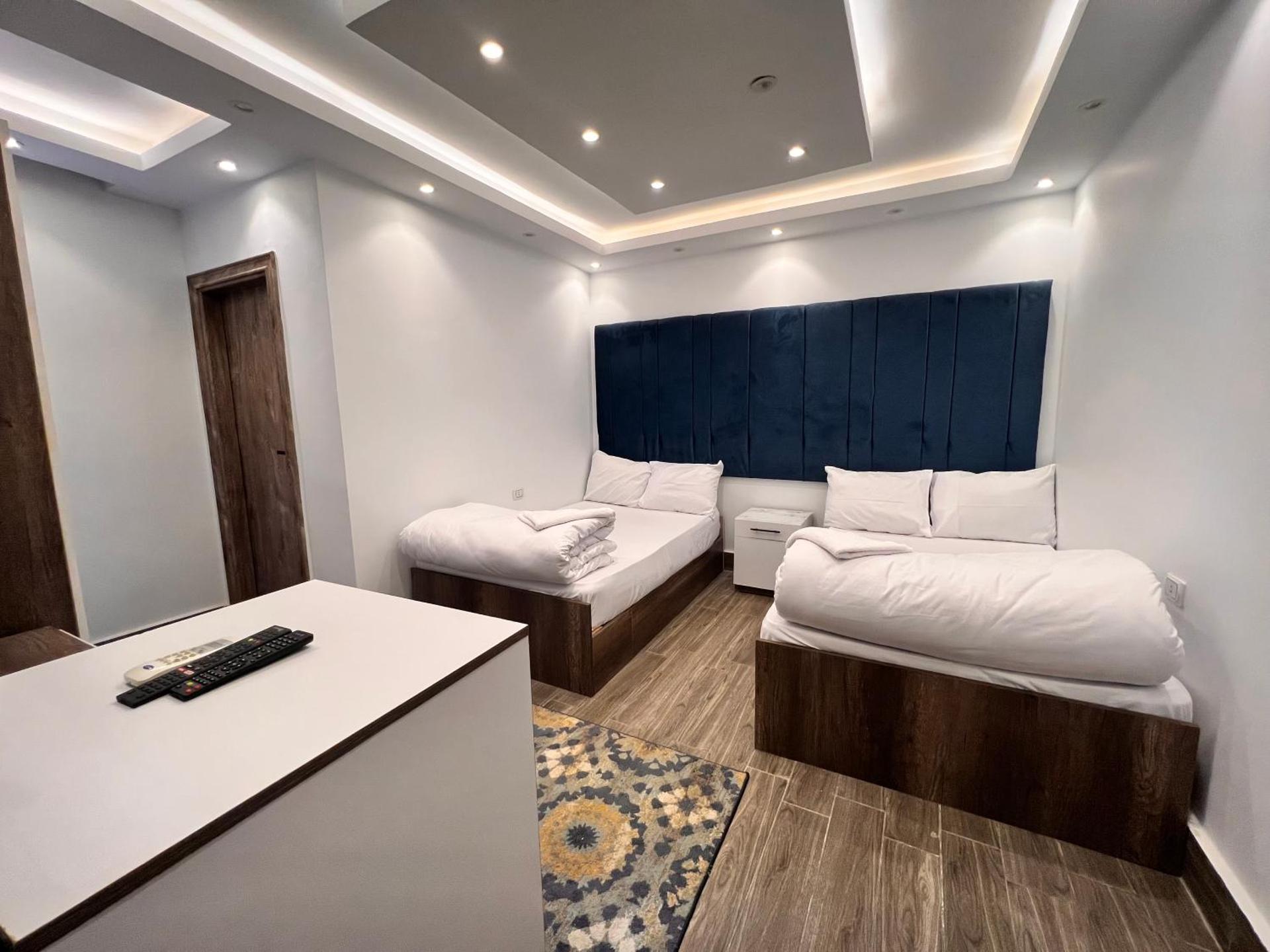 Gold pyramids view - Photo 28