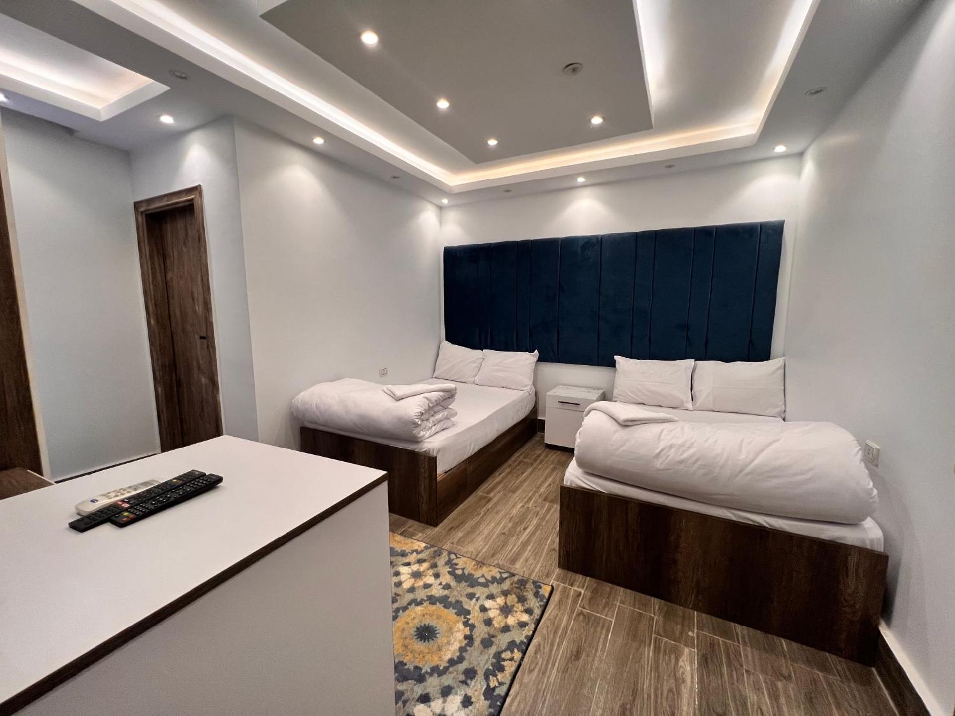 Gold pyramids view - Photo 27