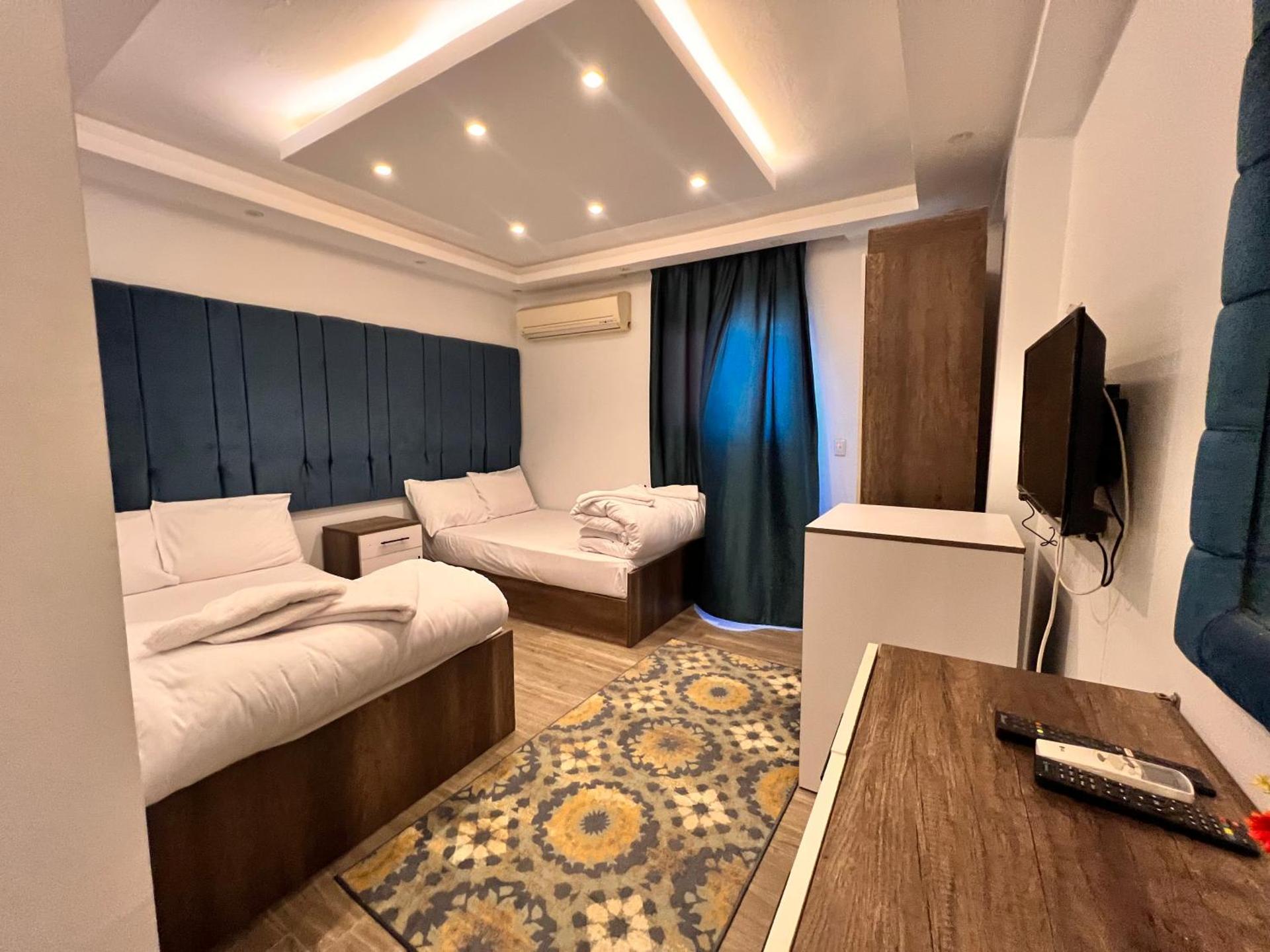 Gold pyramids view - Photo 33