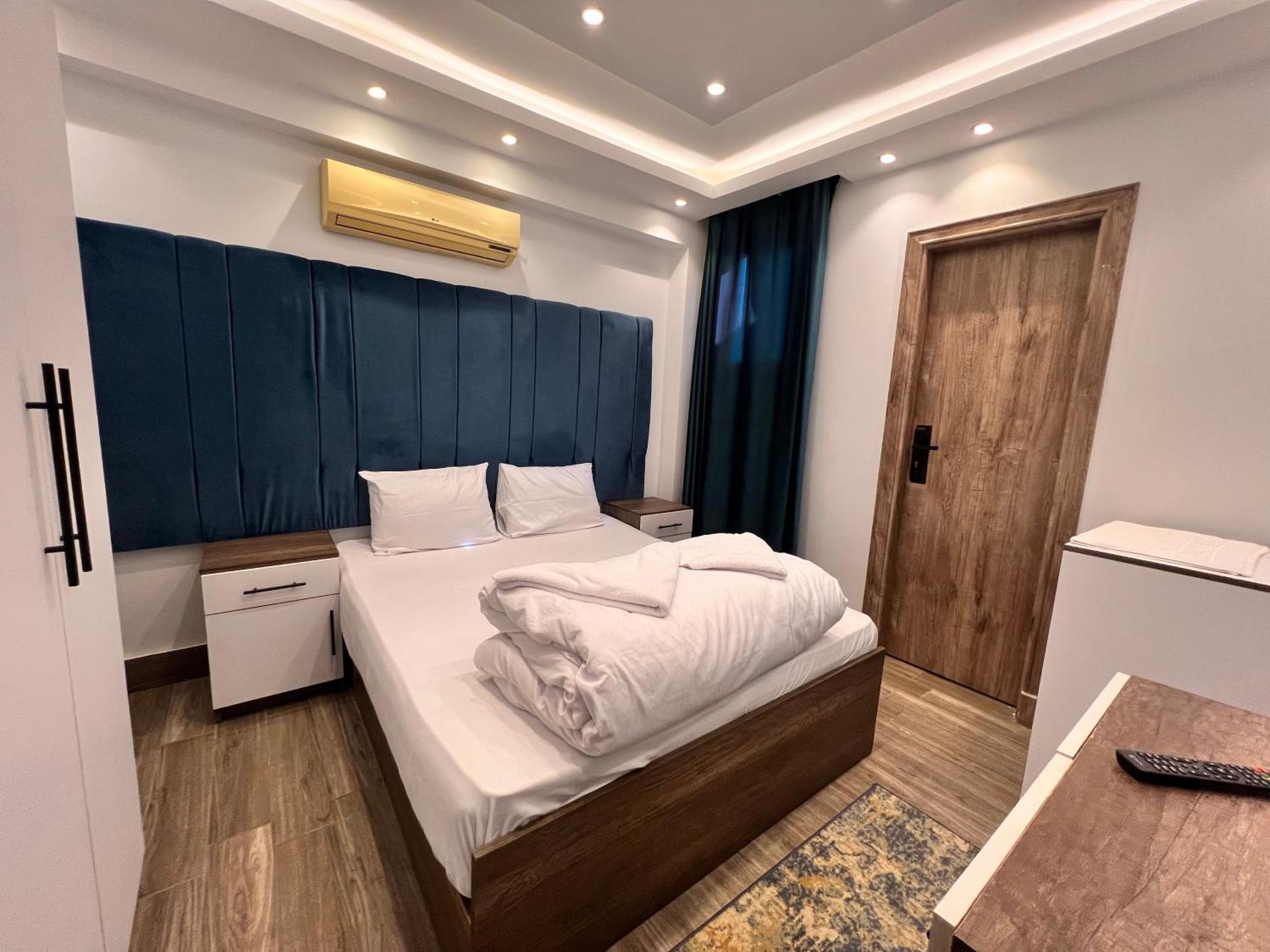 Gold pyramids view - Photo 15