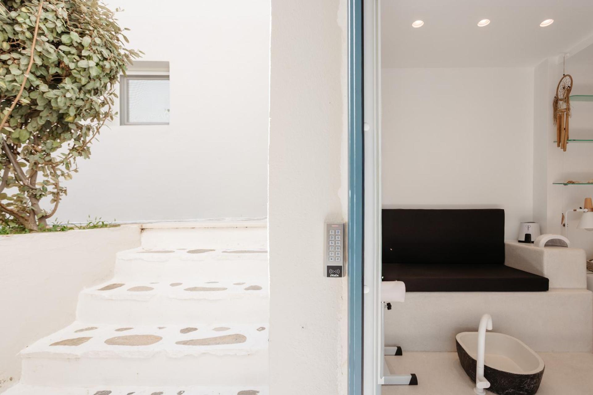 Iria Beach Art Hotel - Photo 130