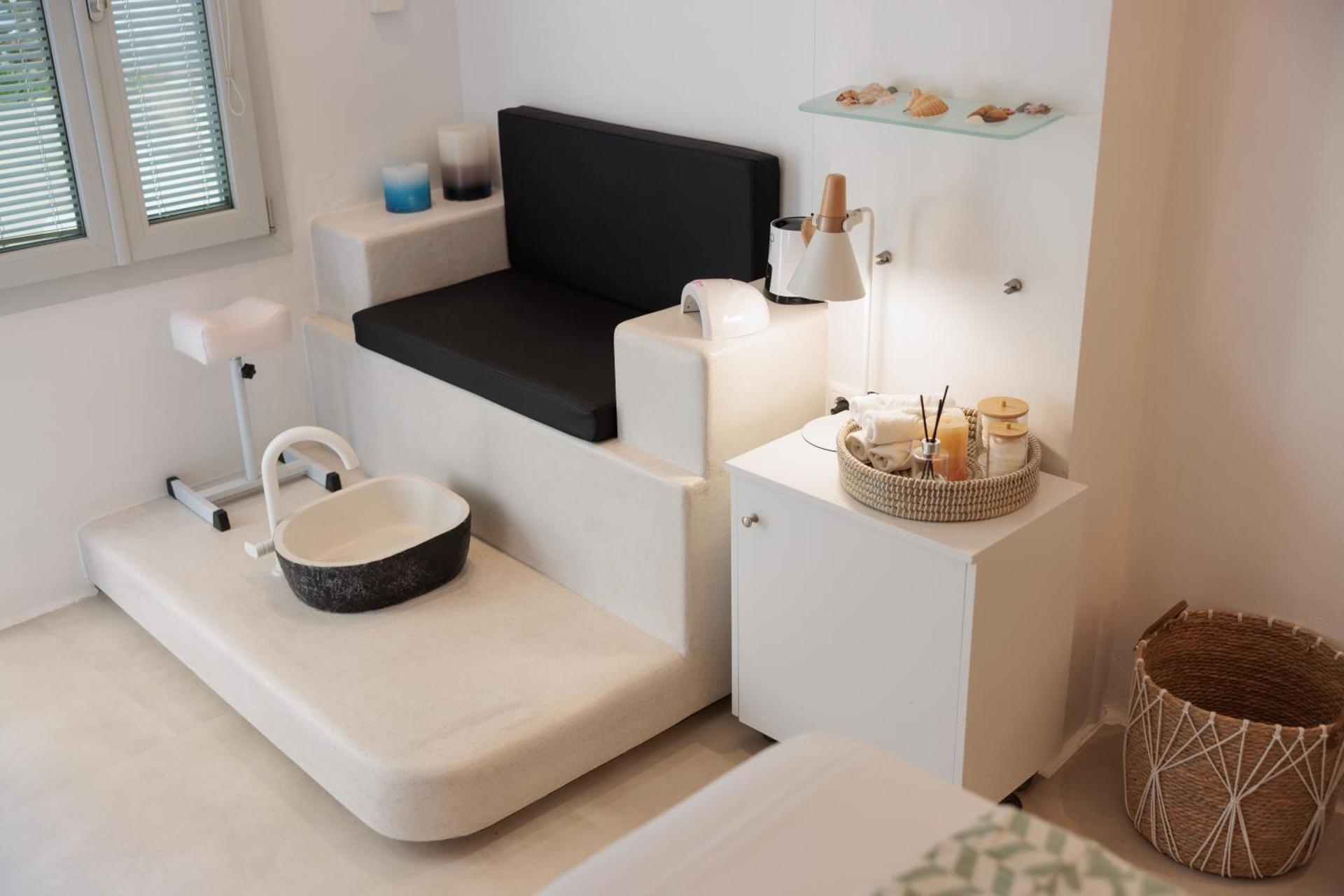 Iria Beach Art Hotel - Photo 131