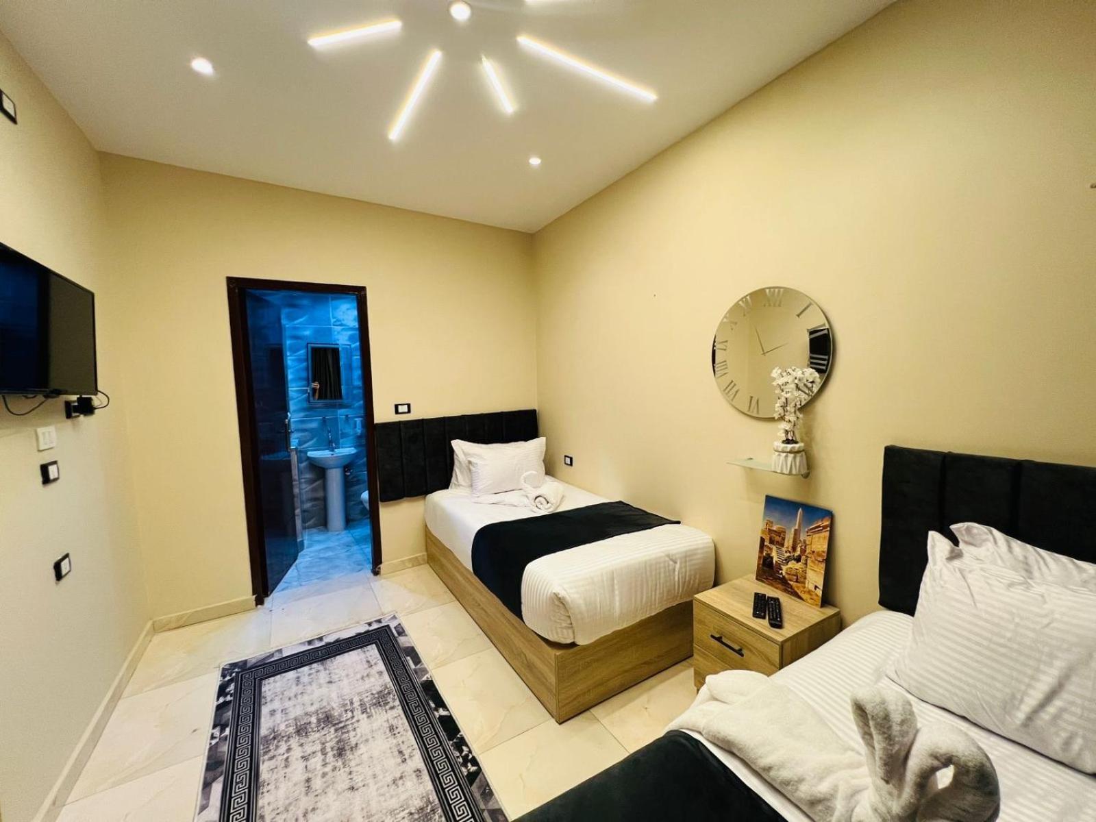 The moon pyramids view - Photo 3