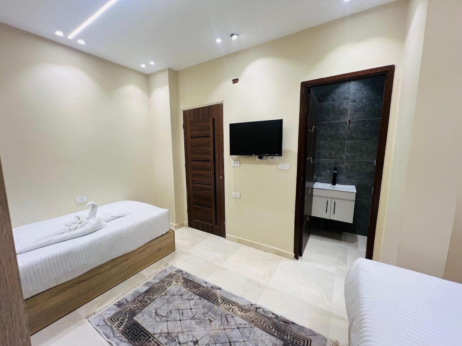 The moon pyramids view - Photo 15