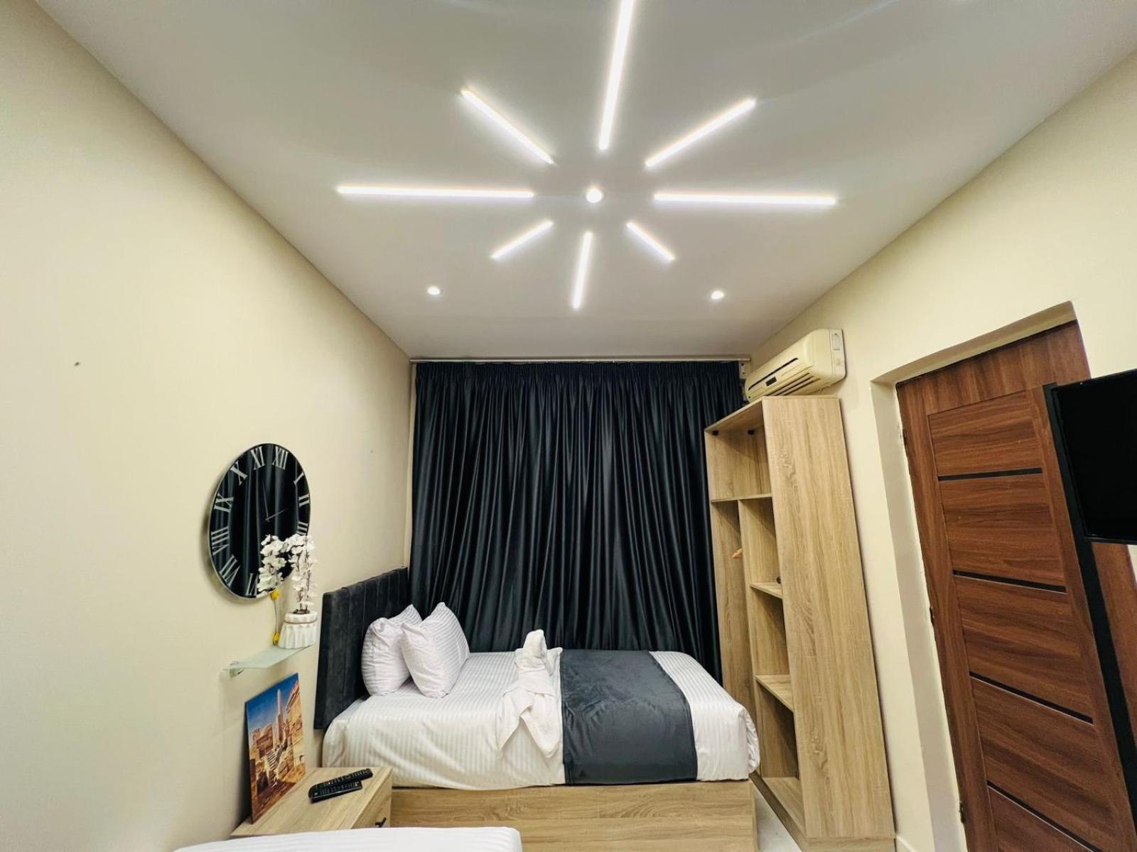 The moon pyramids view - Photo 14