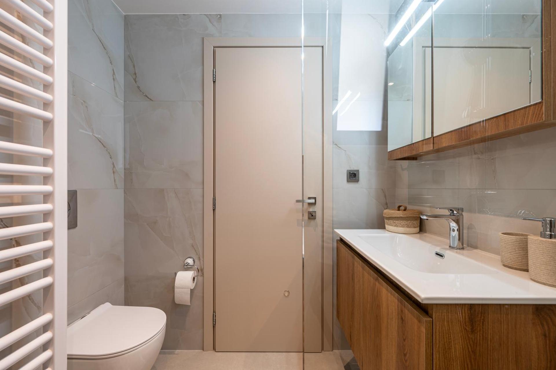 Estia Comfort Stay - Photo 17