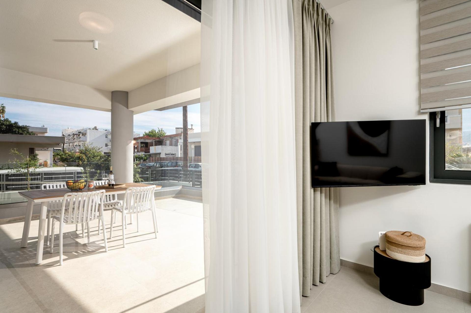 Estia Comfort Stay - Photo 9