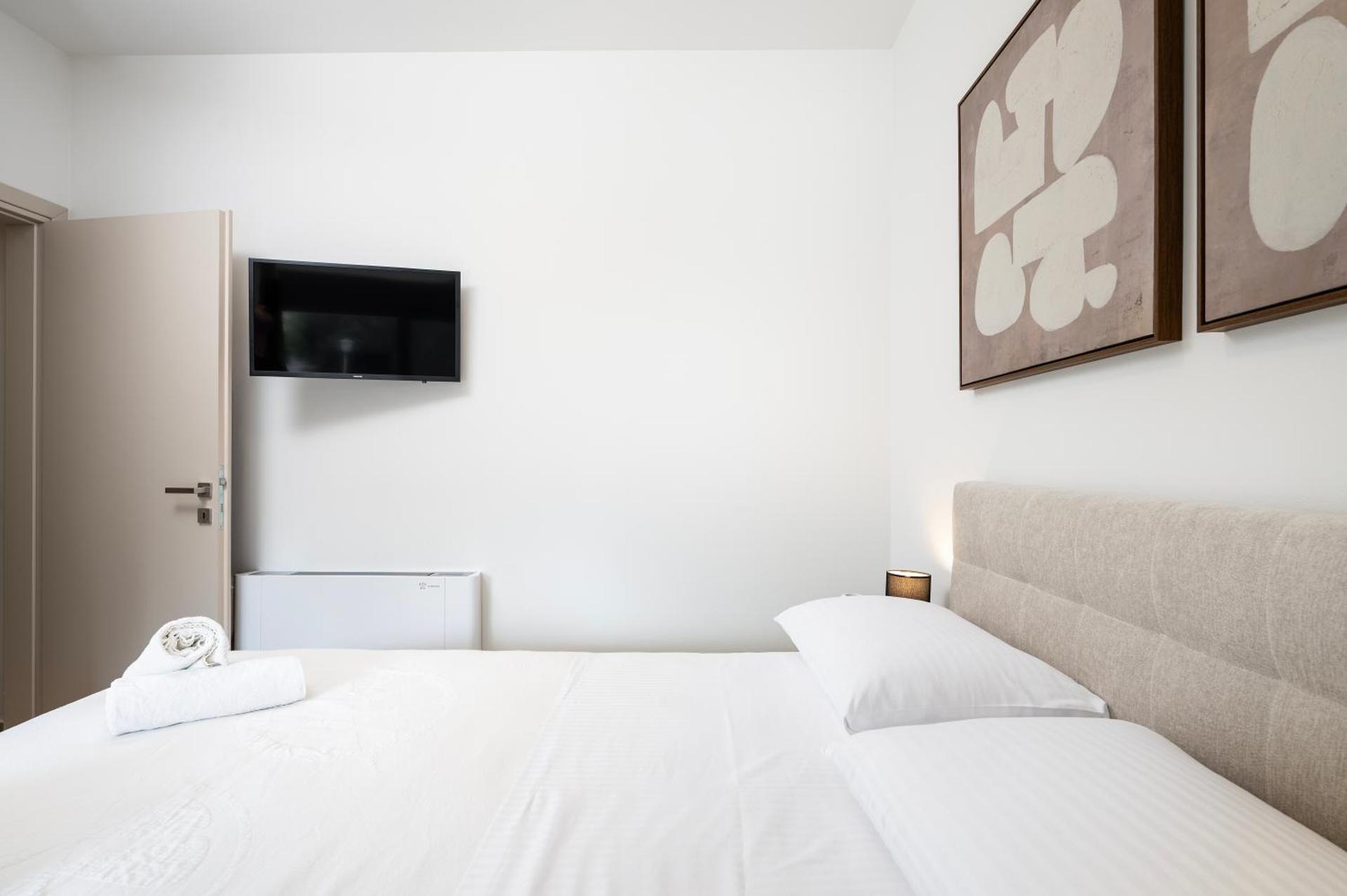 Estia Comfort Stay - Photo 7